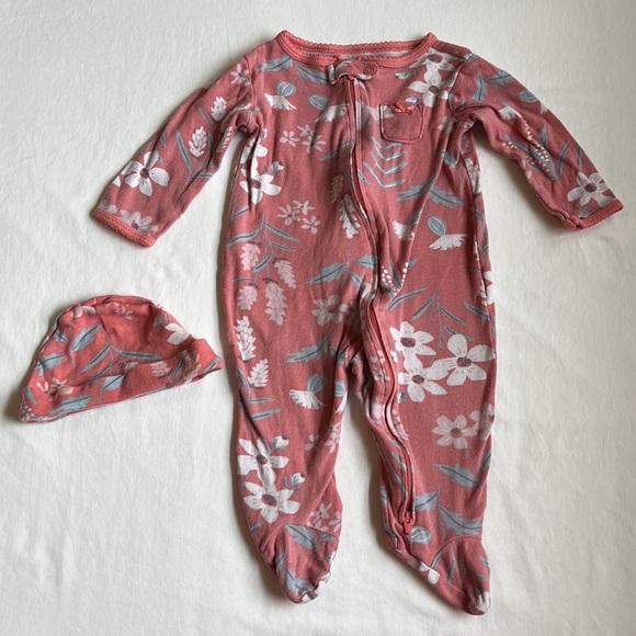 Carter's Baby Girl's Footed Pajamas and Matching Cap Sleep & Play Set 6 Months - Picture 2 of 7